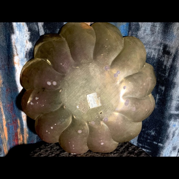 Large Vintage Brass Flower Shaped Charger | Tray Platter | Antiqued Patina - Picture 8 of 12